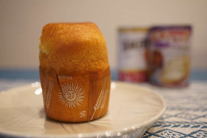 缶に入った長期保存パンの写真