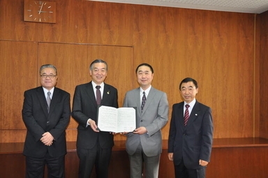 写真：社会福祉法人蓬莱会大塚常務理事様他の皆さん