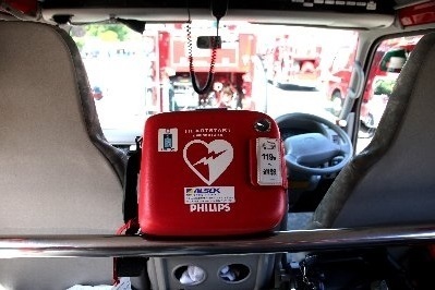 写真：AEDを配備した多摩市消防団ポンプ車2