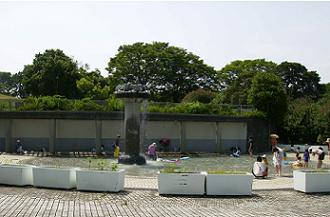 写真：鶴牧東公園ジャブジャブ池