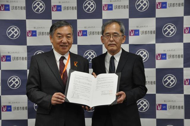 写真:協定書締結式の様子