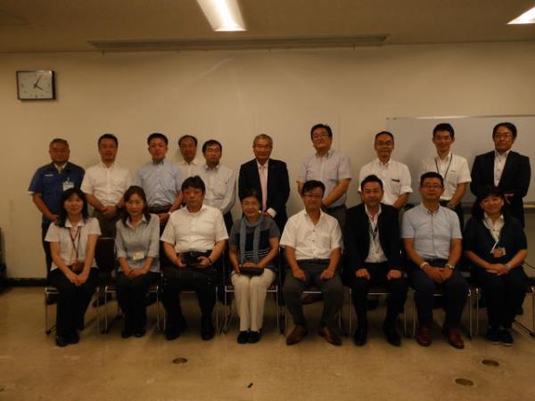 写真:事業者連絡会参加者の集合写真
