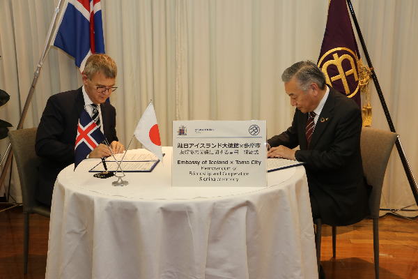写真:大使と市長1