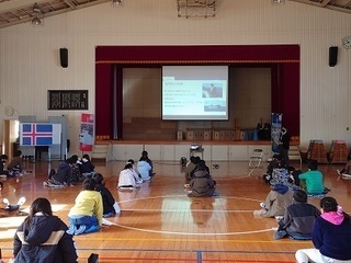 写真：豊ヶ丘小学校での交流会1