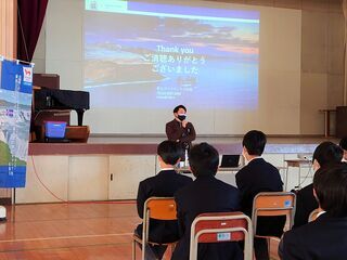 写真：和田中学校での交流会2