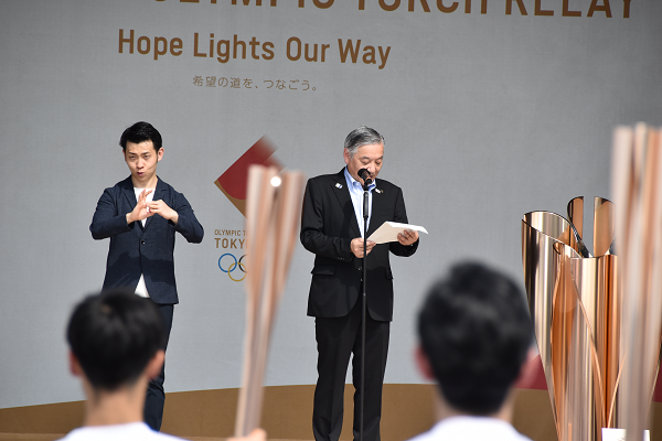 写真：点火セレモニーでの阿部市長あいさつの様子2