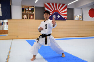 写真:演武をする関根斗夢選手