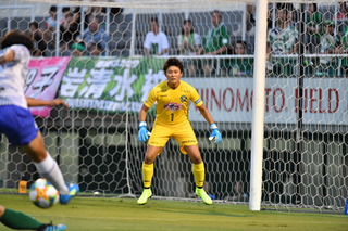 写真:ゴールマウスを守る山下杏也加選手の様子