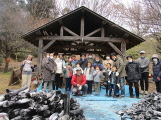 炭焼き体験参加者集合写真