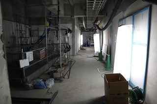 写真:大ホール楽屋前通路(令和2年12月撮影)