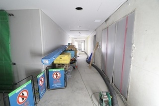 写真:大ホール楽屋前通路(令和3年4月撮影)