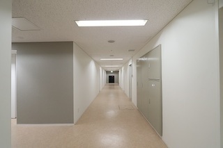 写真:大ホール楽屋前通路(令和3年12月撮影)