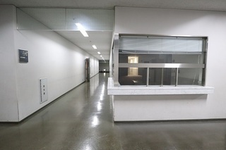 写真:1階第2練習室前廊下(令和2年6月撮影)