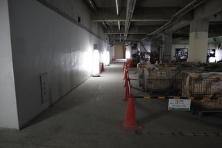 写真:1階第2練習室前廊下(令和2年10月撮影)