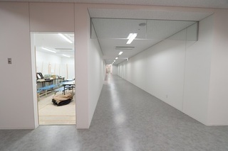 写真:1階第2練習室前廊下(令和3年11月撮影)