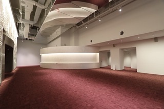 写真:大ホールホワイエ(トイレ周辺)(令和3年12月撮影)