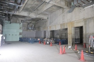 写真:大ホールホワイエ(トイレ周辺)(令和2年12月撮影)
