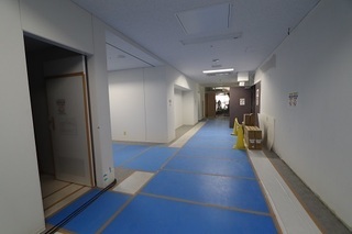 写真：1階リハーサル室前（令和3年9月撮影）