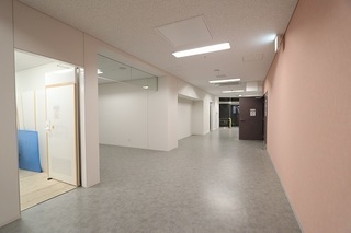 写真:1階リハーサル室前(令和3年12月撮影)