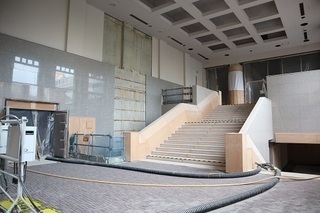 写真:大ホールサブホワイエ(令和2年11月撮影)