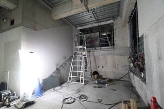 写真：小ホール下手側階段（令和3年2月撮影）