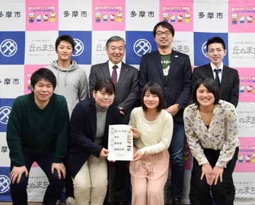 写真：平成29年度多摩市若者会議報告の様子2
