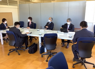 写真:令和4年度第1回 小学校懇談の様子