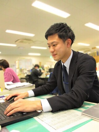 写真：学校支援課職員4