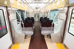 写真：新型車両「5000系」の座席1