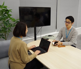 写真：社内の様子