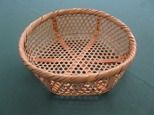 多摩の伝統工芸めかい（シノダケで作った目籠）の写真