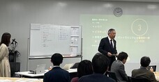 写真：若者会議ワークショップにて市長があいさつする様子