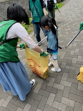 ゴミ拾いの様子