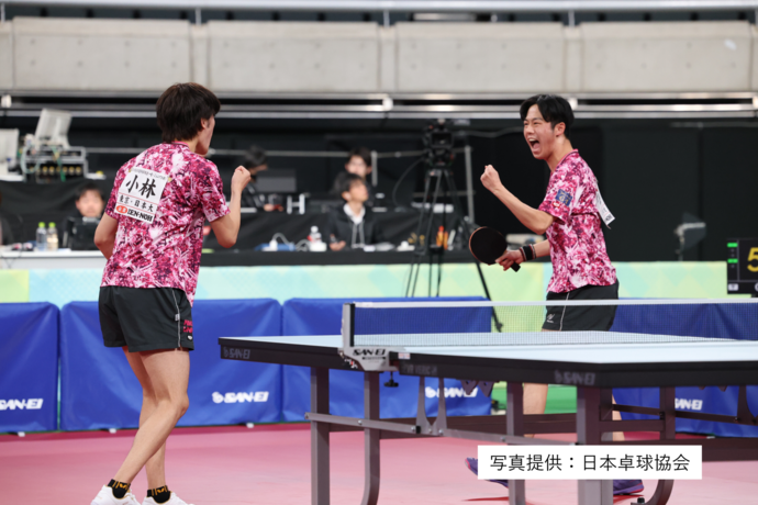 伊藤選手（右）、小林選手（左）