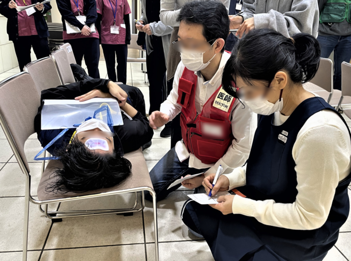 緊急医療救護所（桜ヶ丘記念病院）トリアージの様子