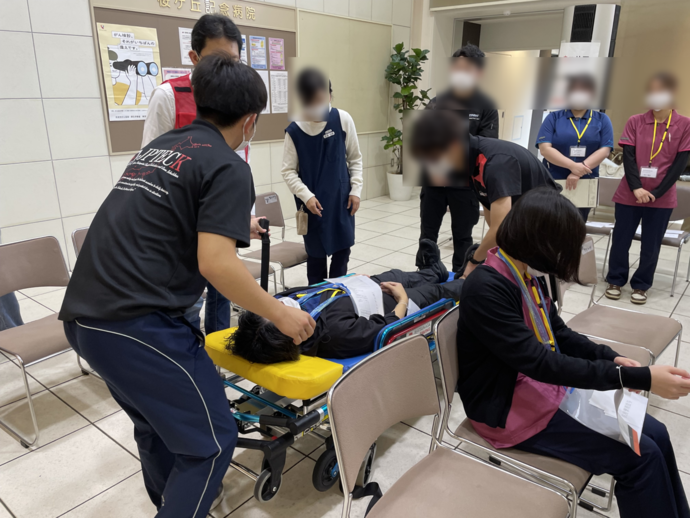 緊急医療救護所（桜ヶ丘記念病院）トリアージの様子