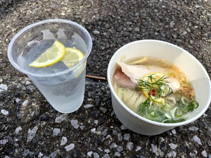 豚骨白湯麺と無糖レモンソーダ