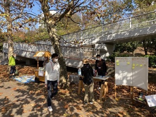 写真:多摩BOOKさんぽの様子