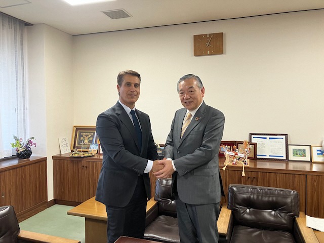 レザ氏