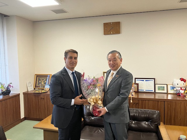 レザ氏