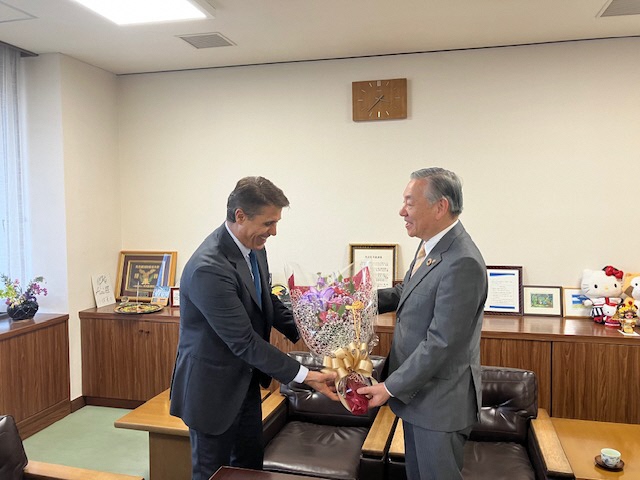 レザ氏