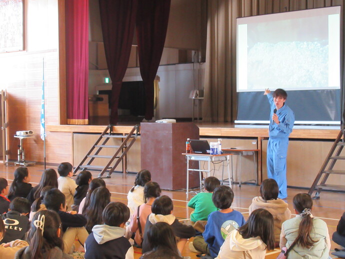 諏訪小学校での様子