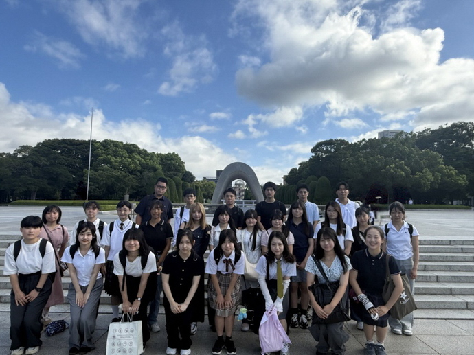 写真：平和ユースの方々の集合写真