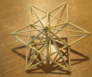 シノダケで作ったヒンメリ細工の写真