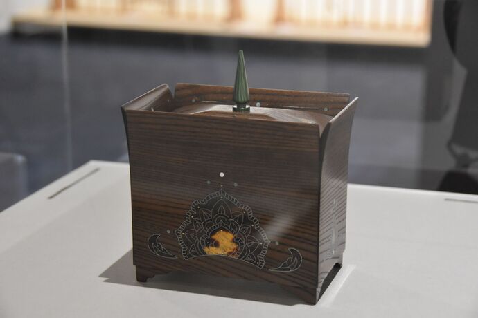 神代欅華文嵌荘箱「望西」写真